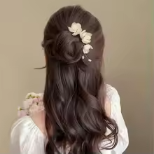 Elegant Bridal Flower Hair Comb – Lotus Pearl Headpiece - Image 6